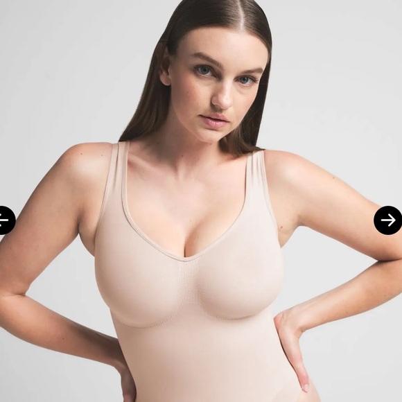 SKIMS SEAMLESS SCULPT SCOOP NECK THONG BODYSUIT MICA SMALL - Picture 2 of 9